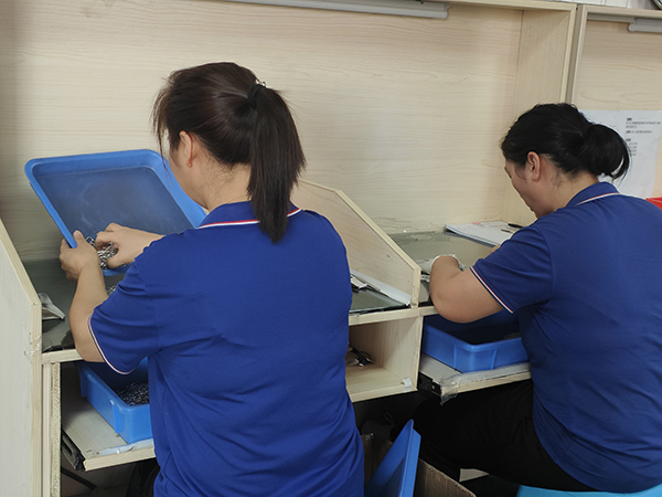 連接器和接插件有什么區(qū)別？